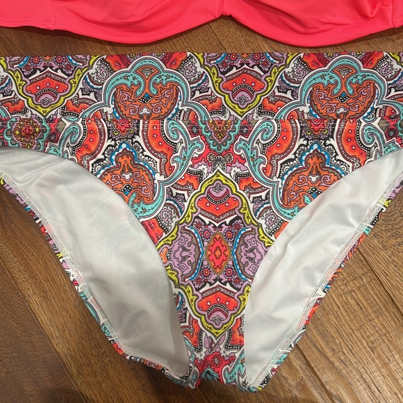 Bikini - Picture 2 of 3